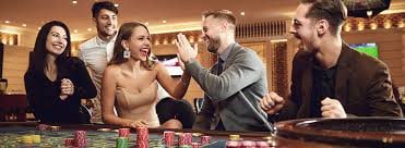 Antarmuka fitur lengkap aplikasi resmi joker88slot yang mencakup berbagai pilihan permainan sports dan casino